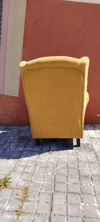 Sillón de tela amarillo de una plaza