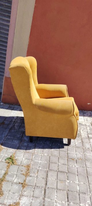 Sillón de tela amarillo de una plaza