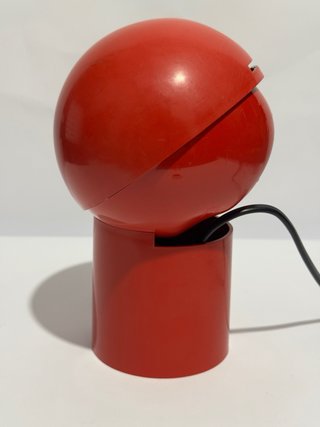 Lampada rossa in plastica