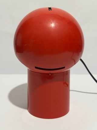 Lampada rossa in plastica