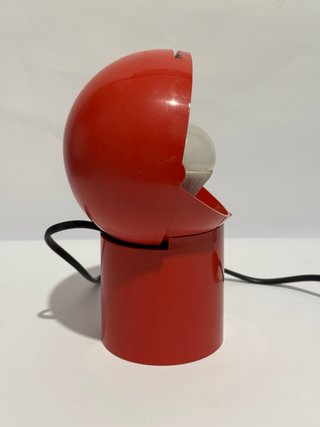 Lampada rossa in plastica