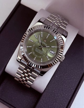 Reloj Seiko Mod Sky Dweller Verde