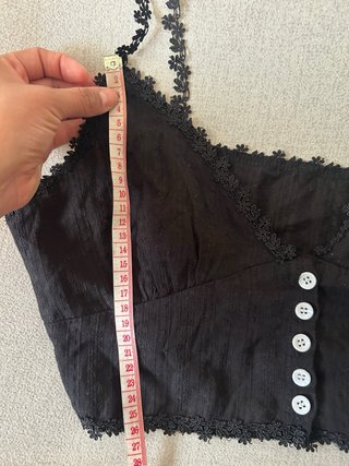 Top negro tirantes florecitas