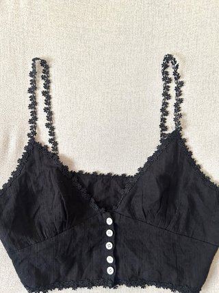 Top negro tirantes florecitas