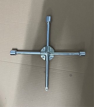 Llave en cruz para coche