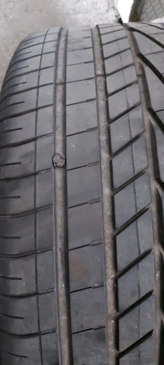 275/40 R19 101Y