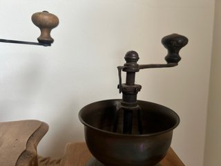 3 Antichi Macinini da Caffè in Legno e Bronzo