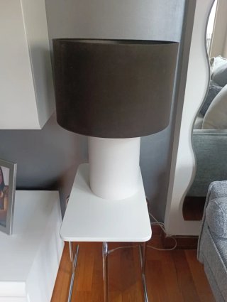 Lámpara de mesa moderna