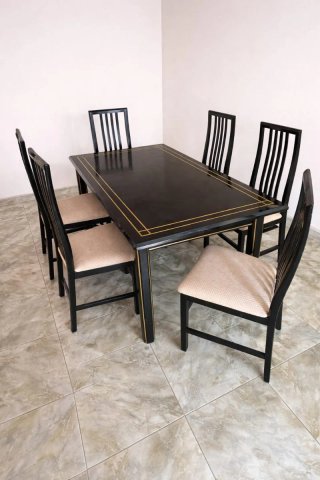 Mesa comedor negra con 6 sillas