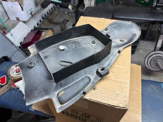 Tapa paso rueda Aprilia RS50 Culo Avispa