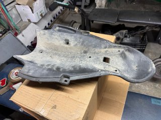 Tapa paso rueda Aprilia RS50 Culo Avispa