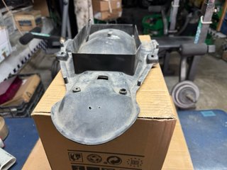 Tapa paso rueda Aprilia RS50 Culo Avispa