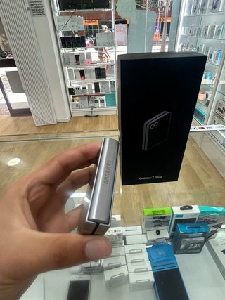 Samsung Galaxy Z Flip6 256GB Argento Semi Nuovo