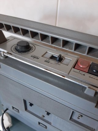 Radio Casete Sanyo M2402-4F Vintage