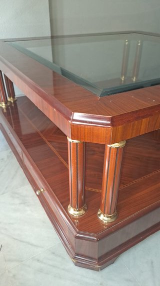 Mesa de centro de madera y cristal