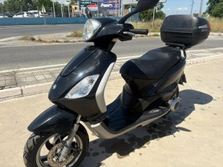 Piaggio Fly 125 Negra