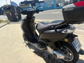 Piaggio Fly 125 Negra