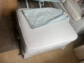 Sofá Ektorp Ikea Beige y puff con almacenaje Ikea