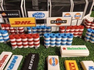 Neumáticos decorativos con publicidad Scalextric