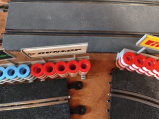 Neumáticos decorativos con publicidad Scalextric