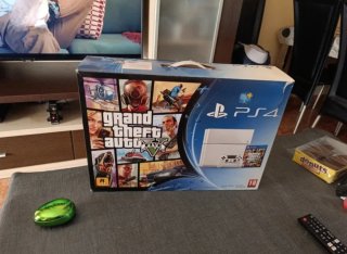 PS4 (PlayStation 4) con mandos