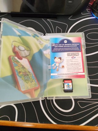 Pokémon Espada Nintendo Switch con caja y manual
