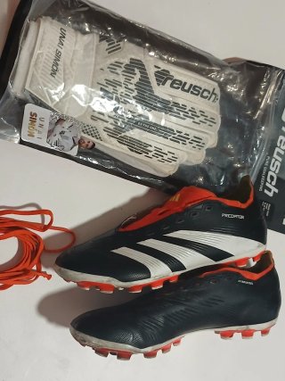 Guantes Reusch Unai Simón y Botas Predator