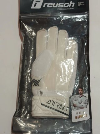 Guantes Reusch Unai Simón y Botas Predator