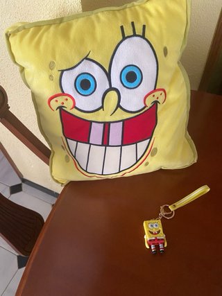 Lote Bob Esponja: Cojín y Llavero