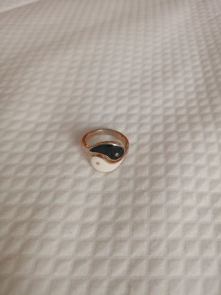 Trío de anillos dorados con diseños