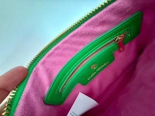 Bolso Chiara Ferragni verde con cadena dorada