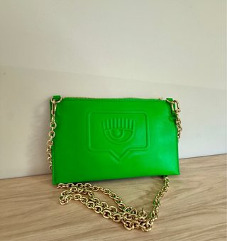 Bolso Chiara Ferragni verde con cadena dorada