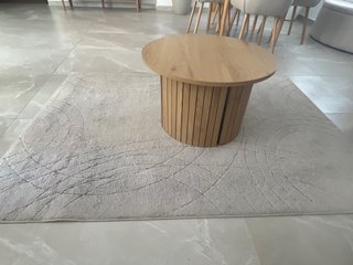 Alfombra beige de tela