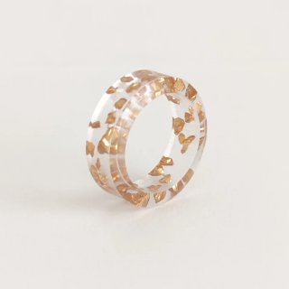 Anillos de resina con piedritas.
