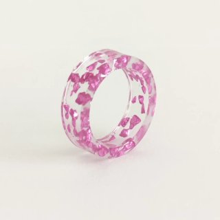 Anillos de resina con piedritas.