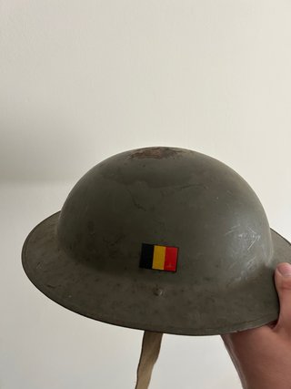 Casco militar belga antiguo