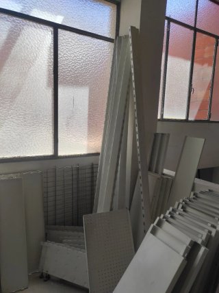 Estanterías y góndolas para tienda