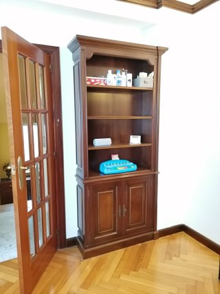 Mueble de salón madera oscura