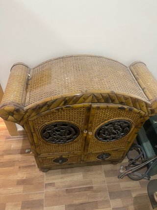 Mueble antiguo de bambú y mimbre