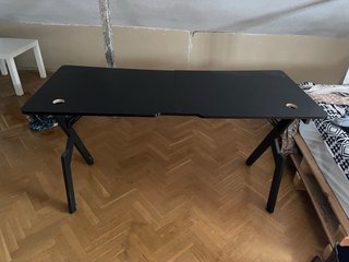 Mesa de ordenador negra
