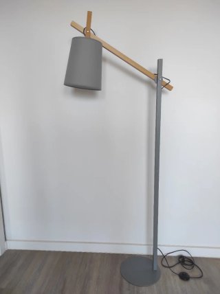 Lámpara de pie moderna madera y metal