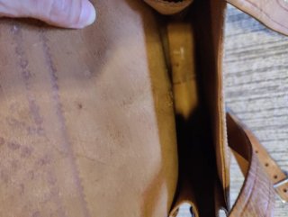 Bolso de cuero con bandolera ajustable
