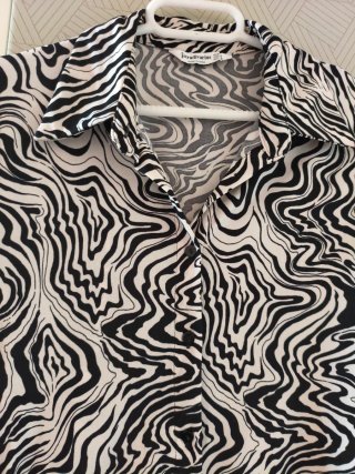 Camisa de mujer con estampado cebra