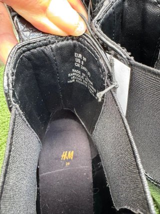 Botines tacón negros efecto piel serpiente