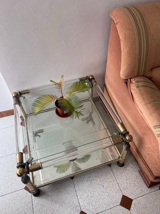 Mesa auxiliar cristal y metal dorada