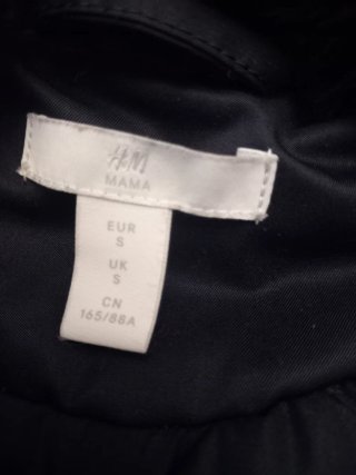 Chaqueta premamá negra con capucha