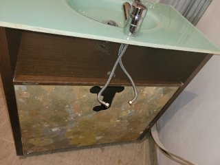 Mueble de baño con lavabo de cristal