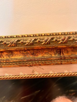 Marco de madera dorado ornamentado