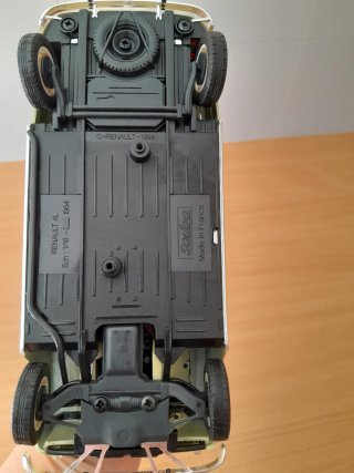 Renault 4 1/18