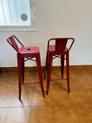 Pack de Mesa alta redonda blanca y dos sillas